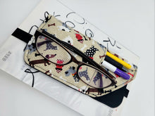 Load image into Gallery viewer, Bookmark glasses &amp; pencil case, Bookmark reading glasses &amp; pen case, 3-in-1 Bookmark glasses case pen case
