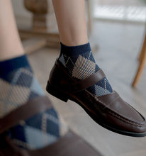 Load image into Gallery viewer, Diamond Pattern Ankle Socks
