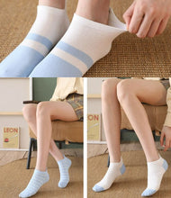 Load image into Gallery viewer, 5 Pairs- Strawberry Heel Accent Ankle Socks
