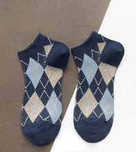 Load image into Gallery viewer, Diamond Pattern Ankle Socks
