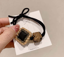 Load image into Gallery viewer, Leopard Square Hair Ties
