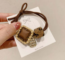 Load image into Gallery viewer, Leopard Square Hair Ties
