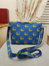 Load image into Gallery viewer, Hand made Golden State Warriors Crossbody Bag, Warriors Messenger Bag, Warriors Purse
