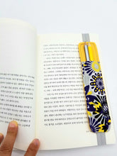 Load image into Gallery viewer, Bookmark pencil case, Bookmark pen holder, Bookmark band, Pencil case band, Fabric bookmark, Cotton bookmark
